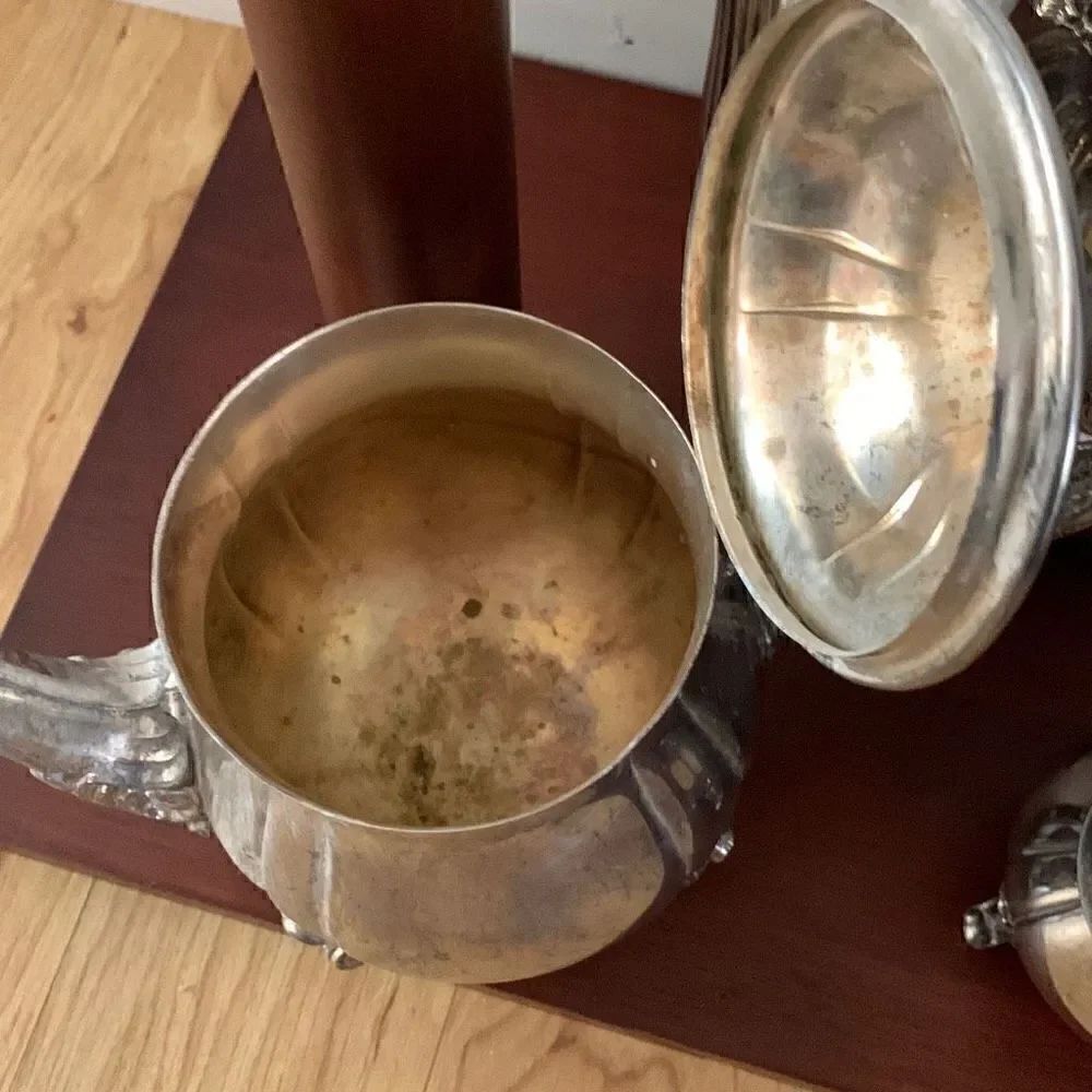 Silver coffee and tea pots with creamer dish - Picture 5 of 7